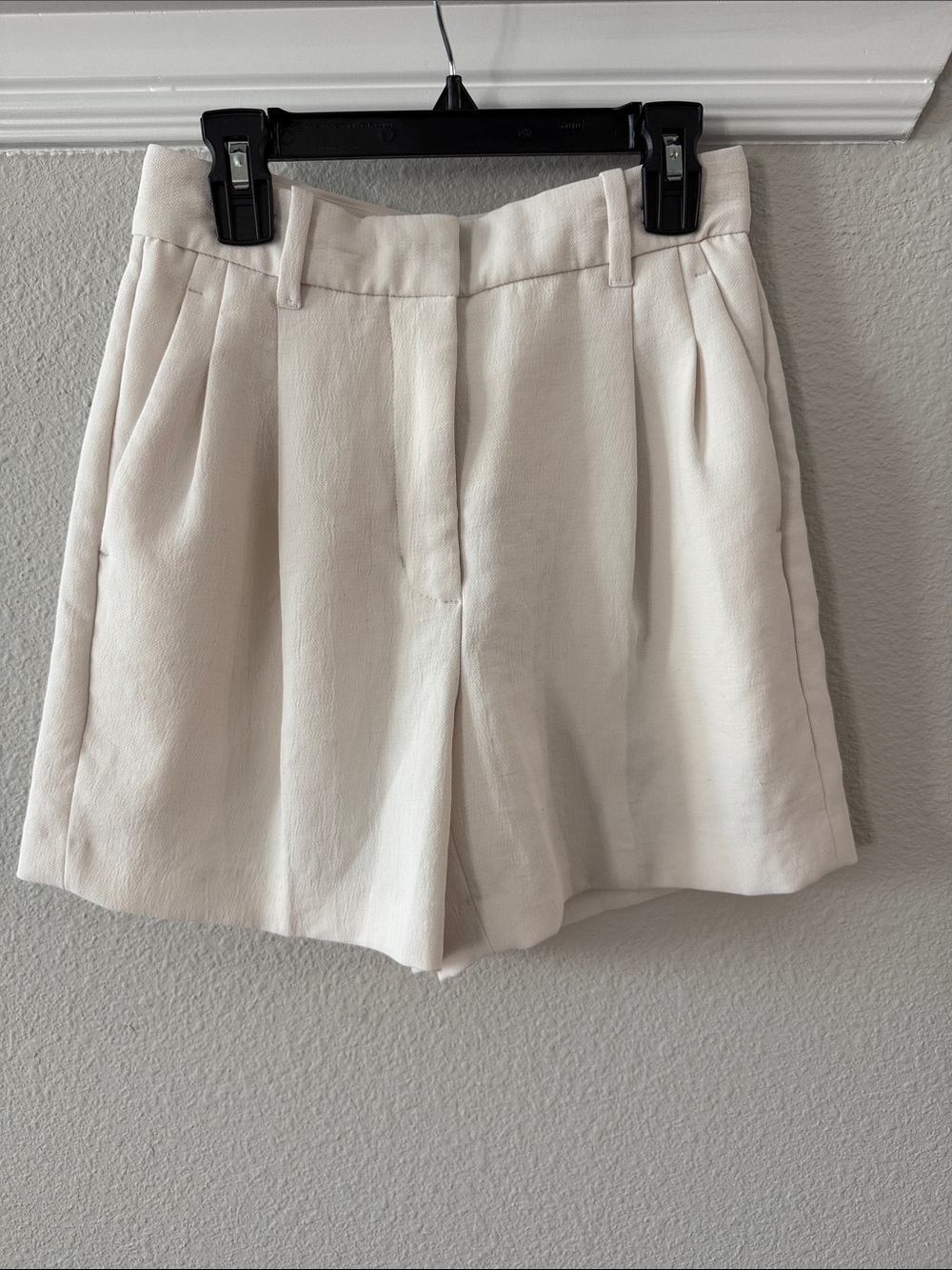 Aritzia Wilfred Effortless Shorts Cream
